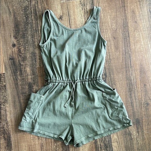Treasure & Bond Kids Sage Green Romper - Picture 1 of 3